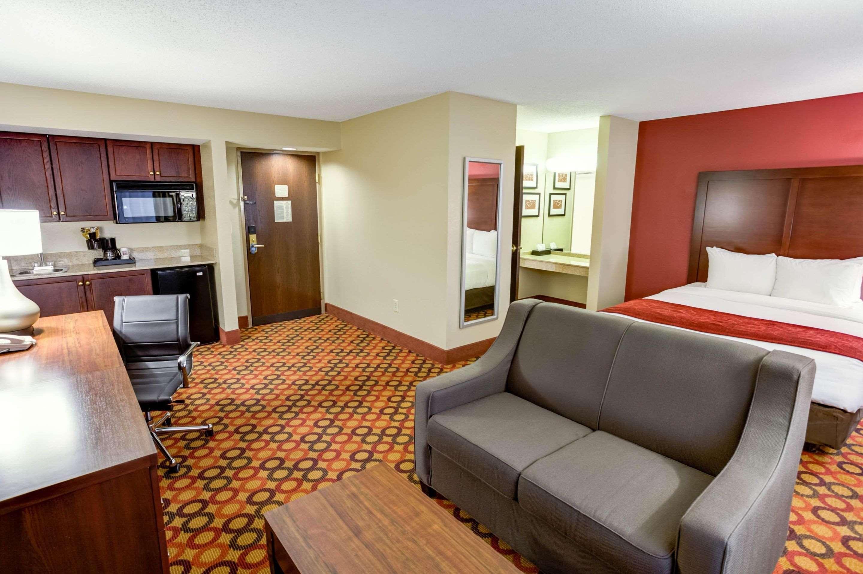Comfort Suites Concord Mills Bagian luar foto