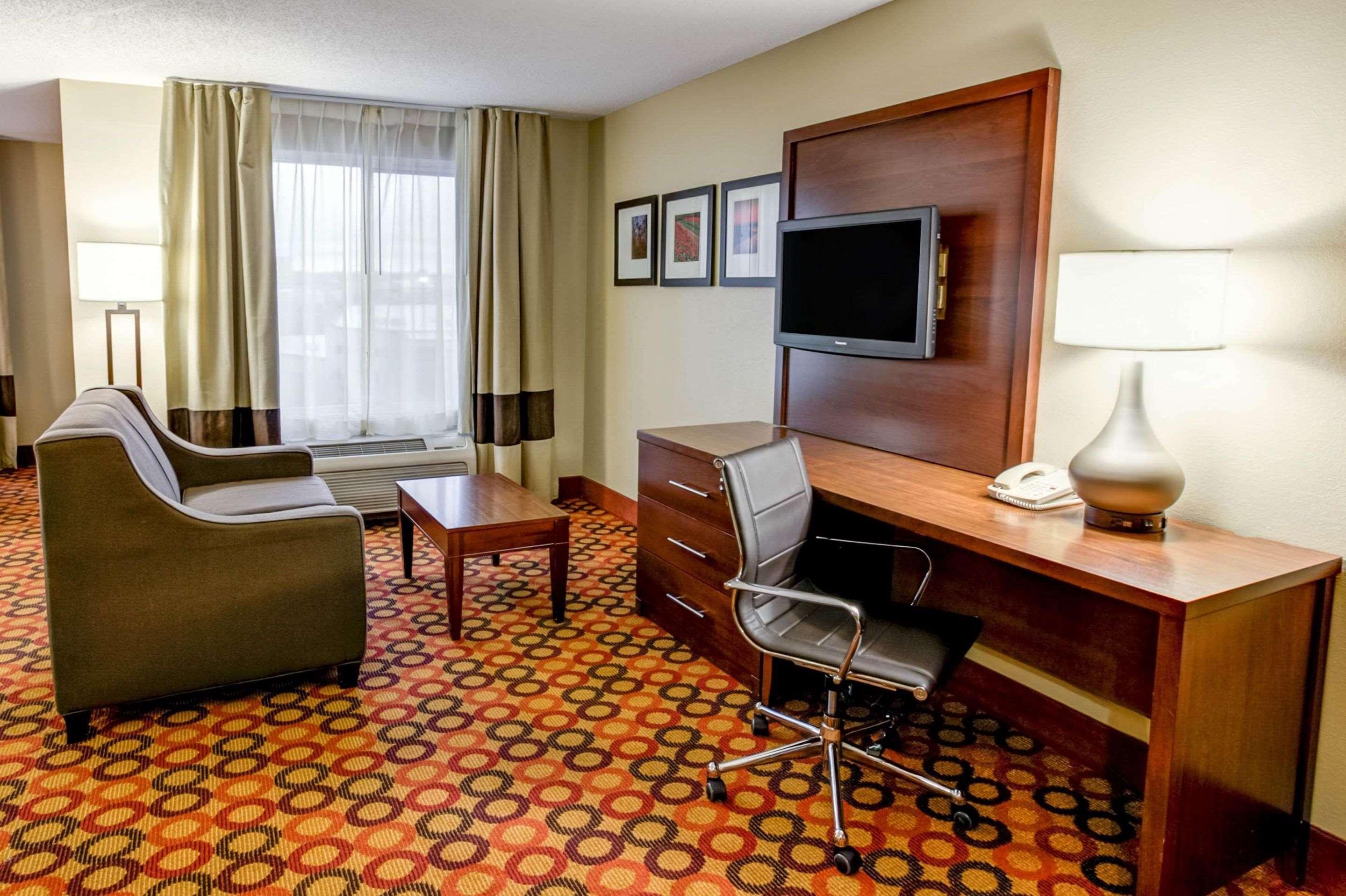 Comfort Suites Concord Mills Bagian luar foto