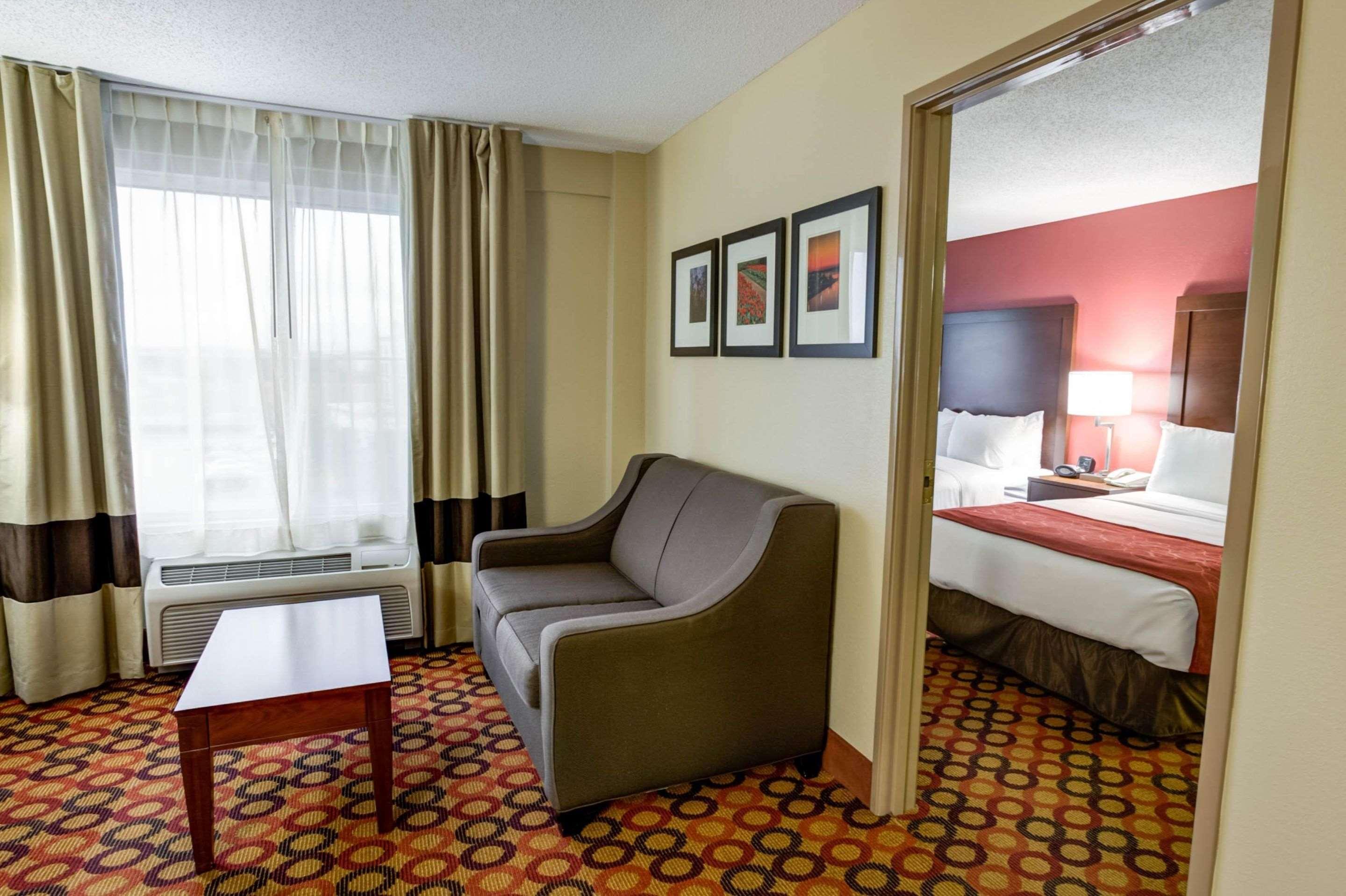 Comfort Suites Concord Mills Bagian luar foto