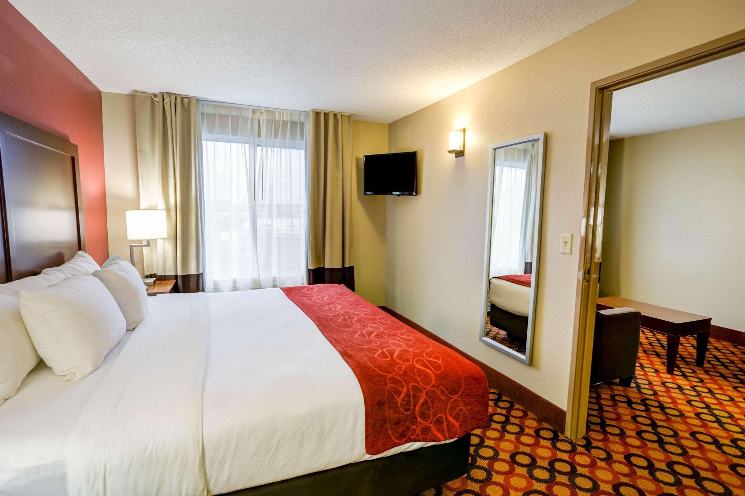 Comfort Suites Concord Mills Bagian luar foto