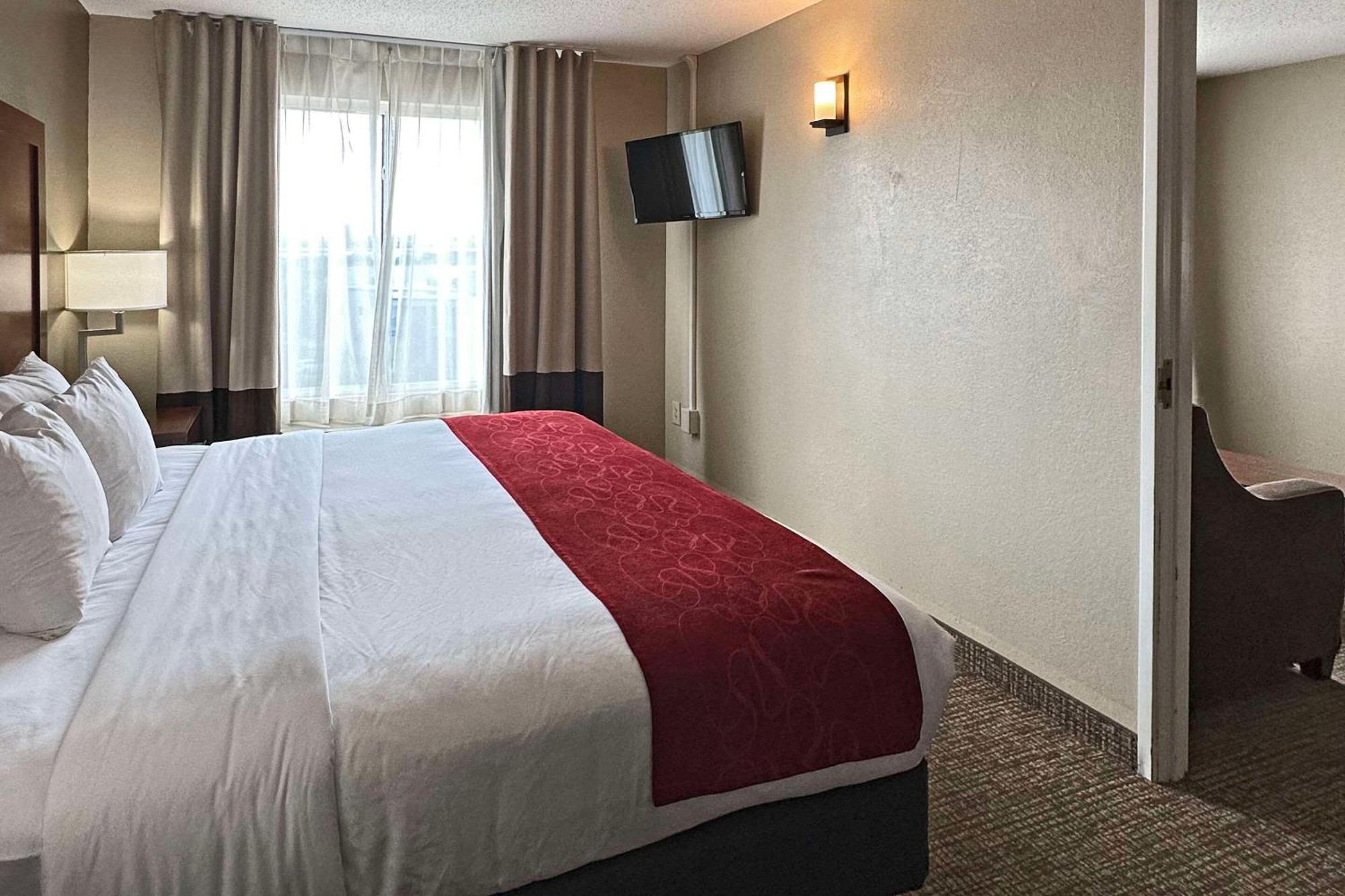 Comfort Suites Concord Mills Bagian luar foto