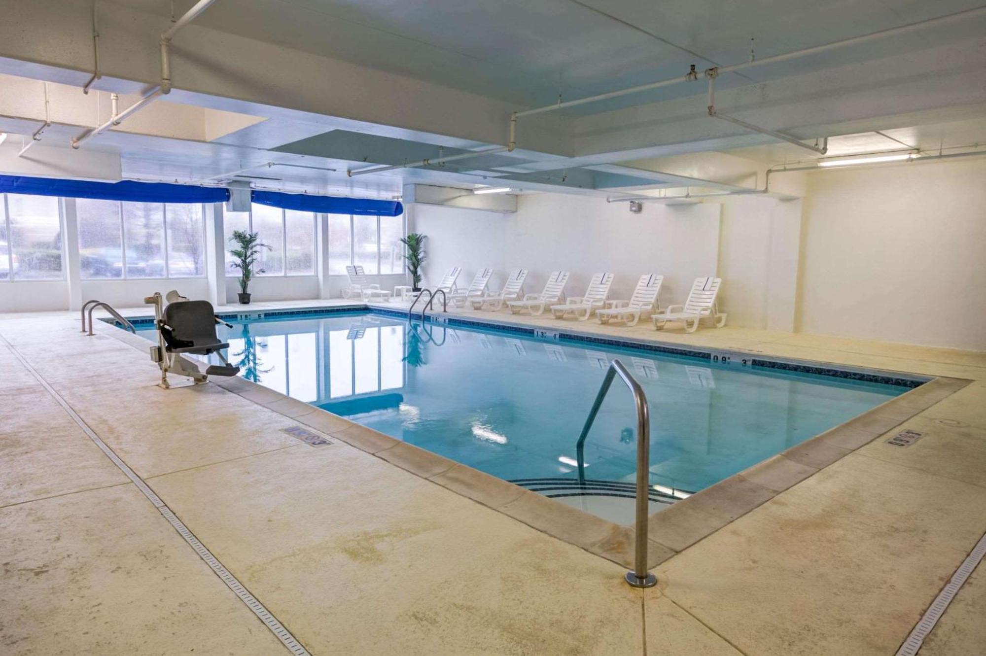 Comfort Suites Concord Mills Bagian luar foto