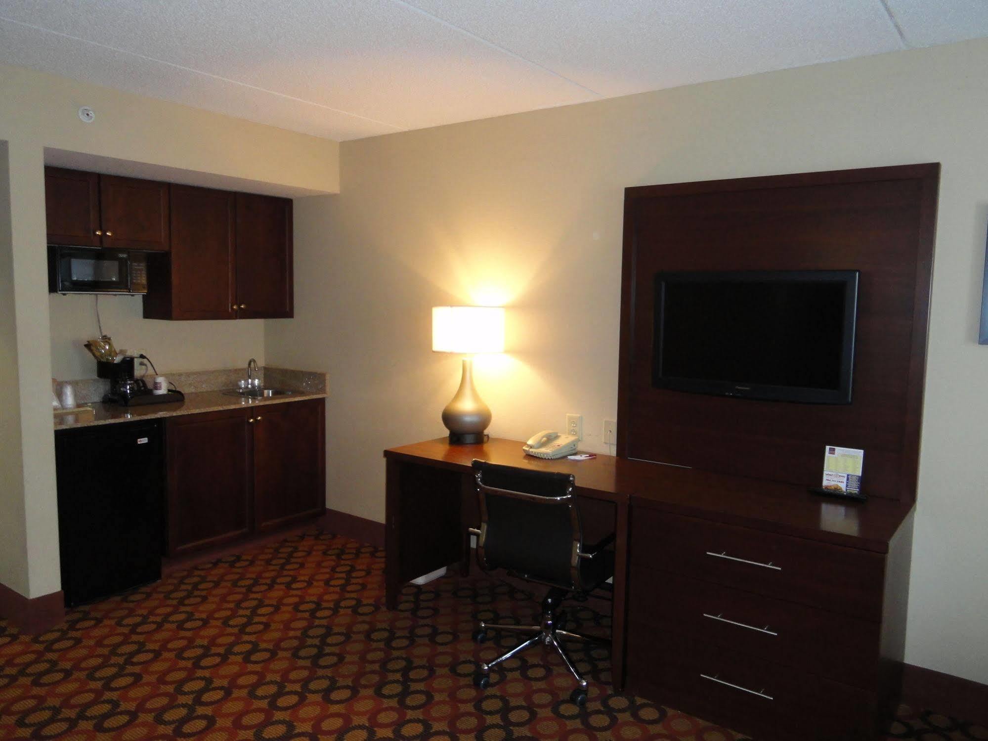 Comfort Suites Concord Mills Bagian luar foto